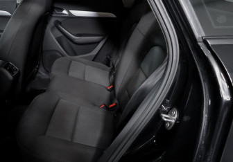 Подержанный автомобиль Audi Q3 2015 года (10 фото)