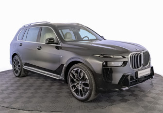 Подержанный автомобиль BMW X7 2024 года (3 фото)