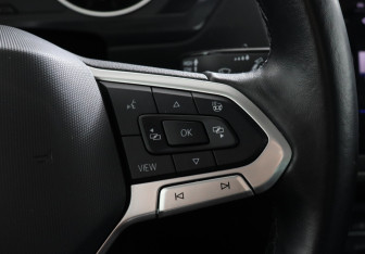 Подержанный автомобиль Volkswagen Tiguan 2021 года (16 фото)