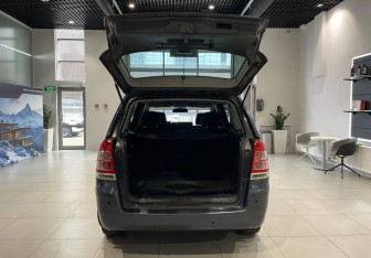 Подержанный автомобиль Opel Zafira Compactvan 2011 года (7 фото)