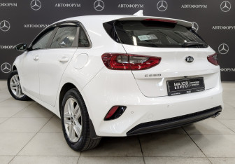 Подержанный автомобиль Kia Ceed Hatchback 2019 года (7 фото)