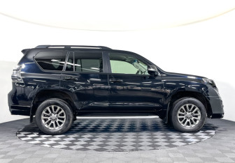 Подержанный автомобиль Toyota Land Cruiser Prado 2017 года (4 фото)