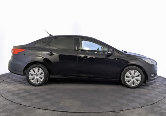 Подержанный автомобиль Ford Focus Sedan 2018 года (4 фото)
