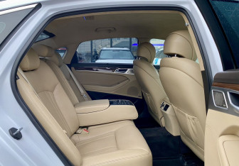 Подержанный автомобиль Genesis G80 2017 года (30 фото)