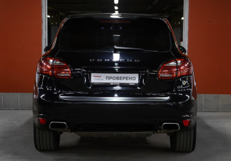 Подержанный автомобиль Porsche Cayenne 2013 года (6 фото)