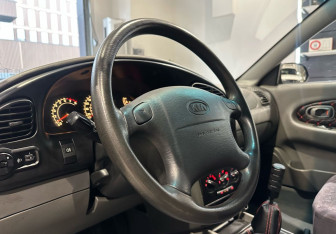 Подержанный автомобиль Kia Spectra Sedan 2007 года (12 фото)
