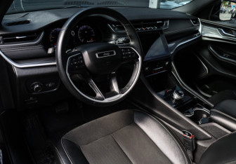 Подержанный автомобиль Jeep Grand Cherokee 2021 года (15 фото)