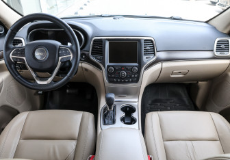 Подержанный автомобиль Jeep Grand Cherokee 2016 года (14 фото)