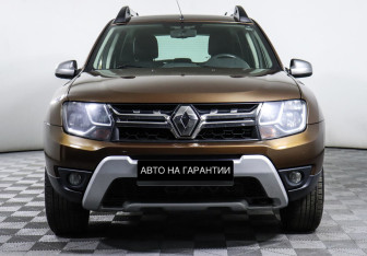 Подержанный автомобиль Renault Duster 2016 года (2 фото)