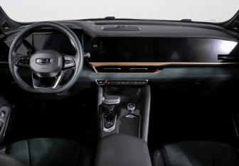 Подержанный автомобиль Geely Monjaro 2023 года (12 фото)