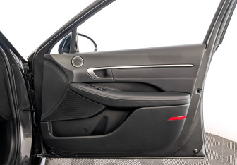 Подержанный автомобиль Hyundai Sonata 2023 года (25 фото)