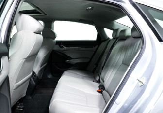 Подержанный автомобиль Honda Accord Sedan 2018 года (12 фото)