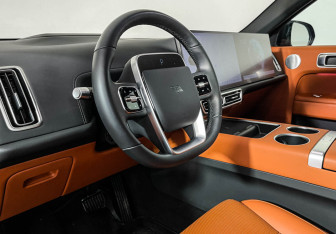 Подержанный автомобиль LiXiang L7 2024 года (12 фото)