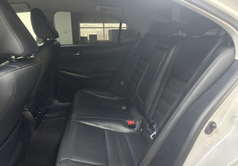 Подержанный автомобиль Lexus IS Sedan 2014 года (22 фото)