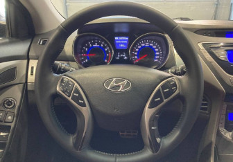 Подержанный автомобиль Hyundai Elantra Sedan 2012 года (14 фото)