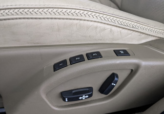 Подержанный автомобиль Volvo XC70 2011 года (25 фото)