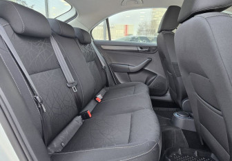 Подержанный автомобиль Skoda Rapid Liftback 2018 года (10 фото)