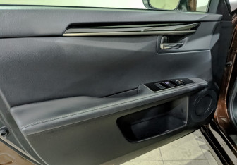 Подержанный автомобиль Lexus ES 2018 года (19 фото)