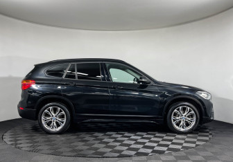 Подержанный автомобиль BMW X1 2017 года (6 фото)