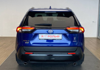 Подержанный автомобиль Toyota RAV4 2021 года (5 фото)