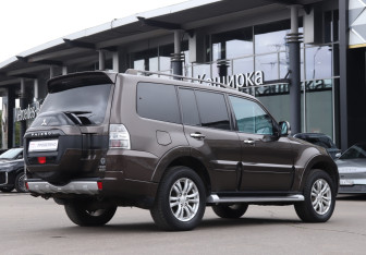 Подержанный автомобиль Mitsubishi Pajero 2017 года (5 фото)