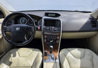 Подержанный автомобиль Volvo XC60 2009 года (11 фото)