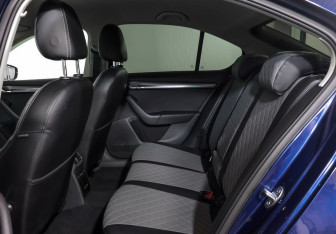 Подержанный автомобиль Skoda Octavia Liftback 2017 года (12 фото)