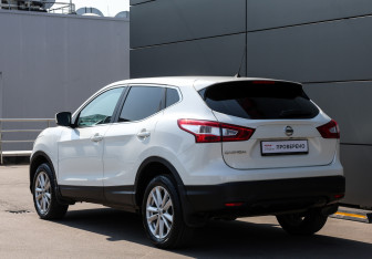 Подержанный автомобиль Nissan Qashqai 2014 года (7 фото)