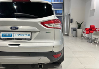 Подержанный автомобиль Ford Kuga 2013 года (10 фото)
