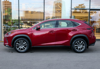 Подержанный автомобиль Lexus NX 2017 года (8 фото)