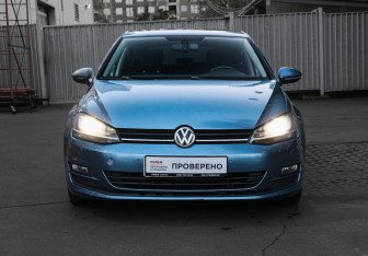 Подержанный автомобиль Volkswagen Golf Hatchback 2012 года (2 фото)
