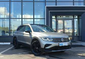 Подержанный автомобиль Volkswagen Tiguan 2021 года (3 фото)
