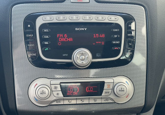 Подержанный автомобиль Ford Focus Sedan 2010 года (15 фото)