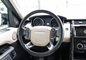 Подержанный автомобиль Land Rover Discovery 2018 года (18 фото)