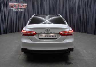 Подержанный автомобиль Toyota Camry Sedan 2019 года (6 фото)