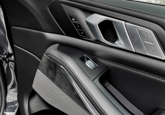 Подержанный автомобиль BMW X7 2021 года (13 фото)