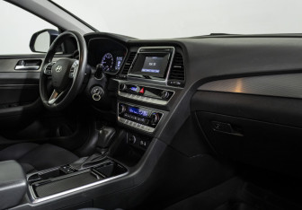 Подержанный автомобиль Hyundai Sonata 2017 года (9 фото)