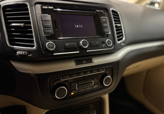 Подержанный автомобиль SEAT Alhambra 2011 года (17 фото)