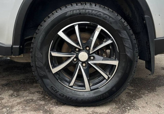 Подержанный автомобиль Nissan X-Trail 2011 года (15 фото)