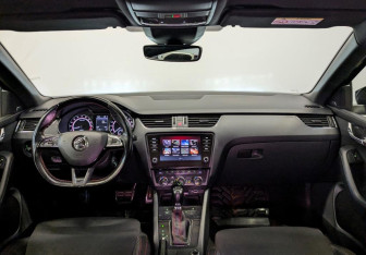 Подержанный автомобиль Skoda Octavia RS Wagon 2020 года (13 фото)