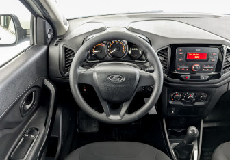 Подержанный автомобиль LADA (ВАЗ) XRAY 2021 года (21 фото)