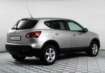 Подержанный автомобиль Nissan Qashqai 2009 года (5 фото)