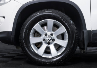 Подержанный автомобиль Volkswagen Tiguan 2008 года (18 фото)