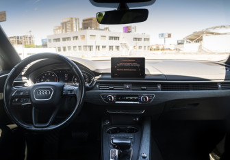 Подержанный автомобиль Audi A4 Sedan 2019 года (11 фото)