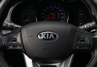 Подержанный автомобиль Kia Rio Hatchback 2013 года (15 фото)