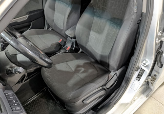 Подержанный автомобиль Kia Rio Sedan 2017 года (20 фото)