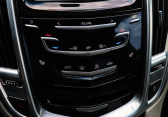 Подержанный автомобиль Cadillac SRX 2014 года (21 фото)