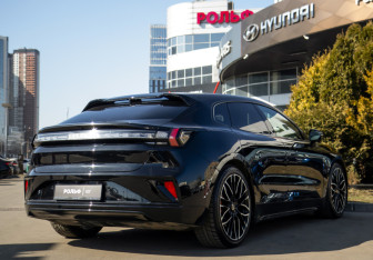 Подержанный автомобиль Zeekr 001 2024 года (4 фото)