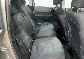 Подержанный автомобиль Peugeot 3008 2010 года (10 фото)