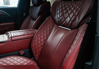 Подержанный автомобиль Hongqi E-HS9 2023 года (22 фото)